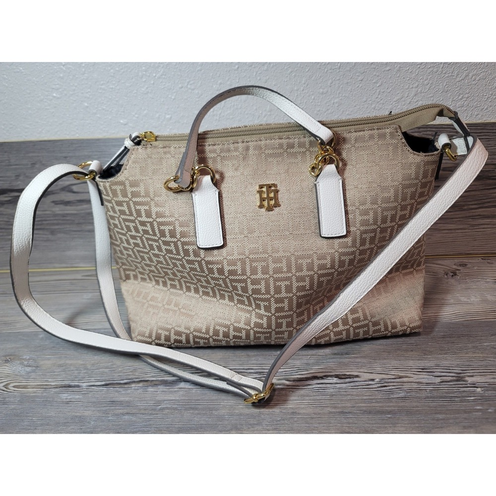 Tommy Hilfiger purse handbag 2023 Maxine ll Convertible Satchel great condition